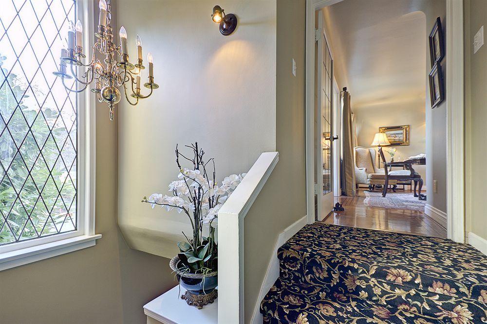 The English Bay Inn لانغلي المظهر الخارجي الصورة