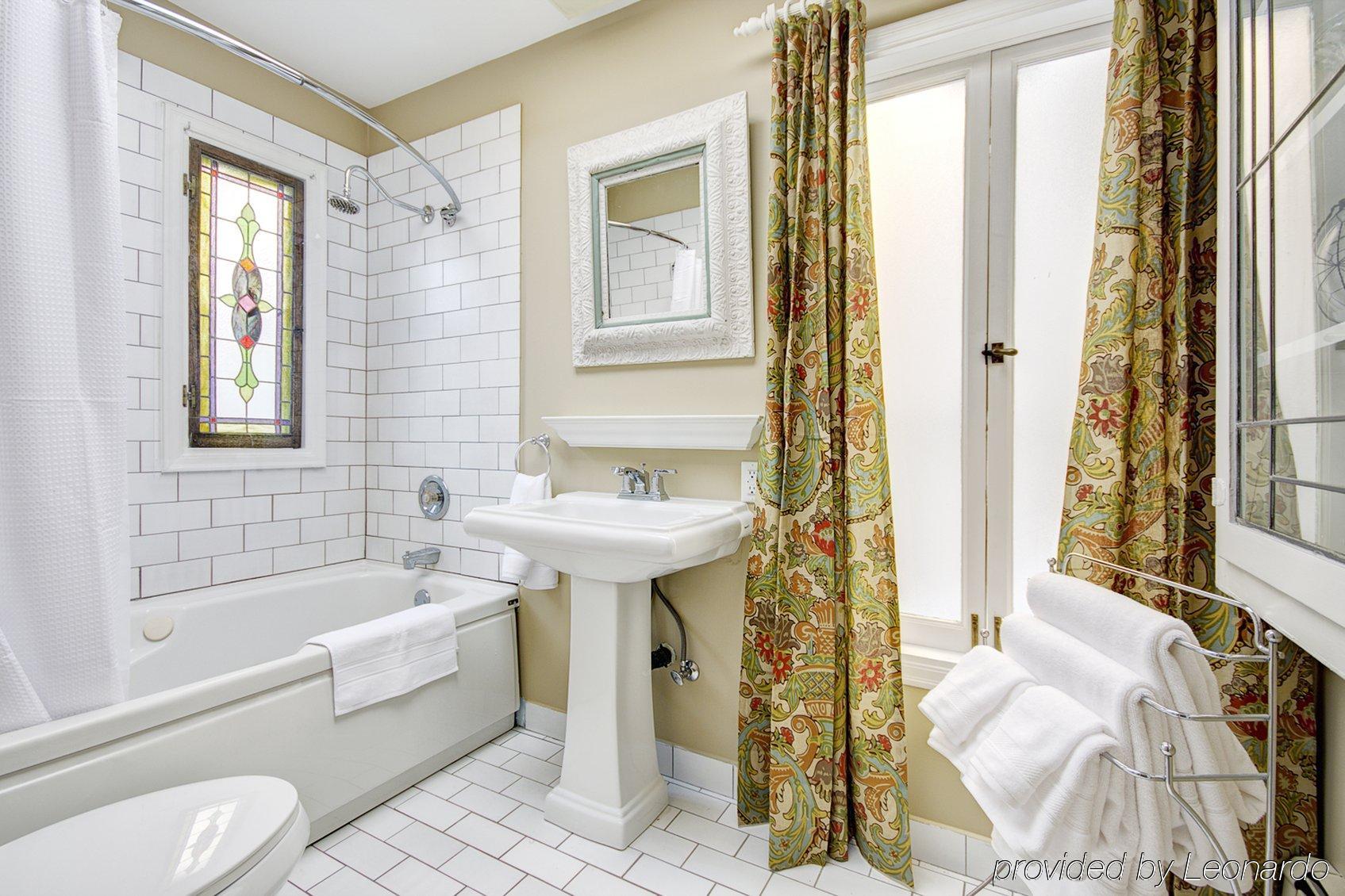 The English Bay Inn لانغلي المظهر الخارجي الصورة