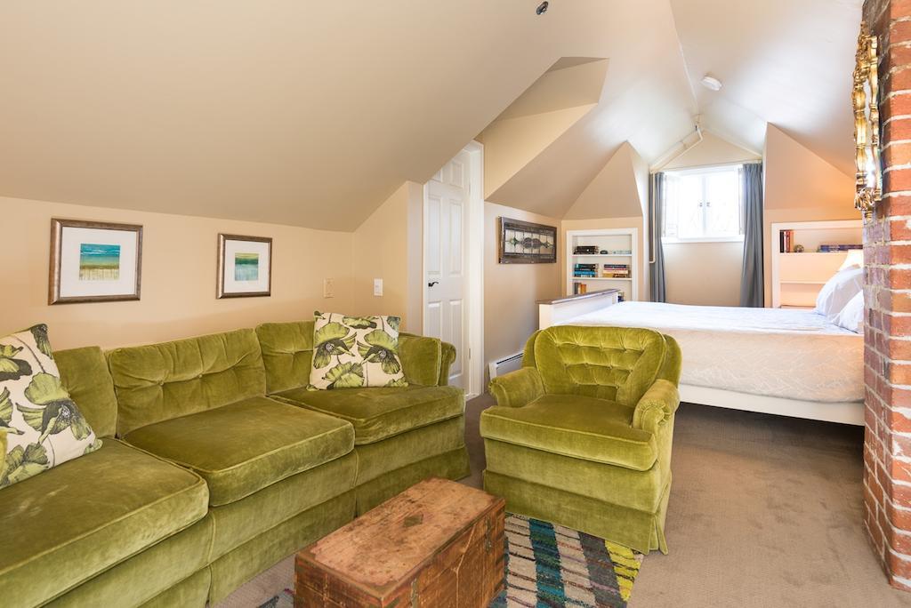 The English Bay Inn لانغلي المظهر الخارجي الصورة