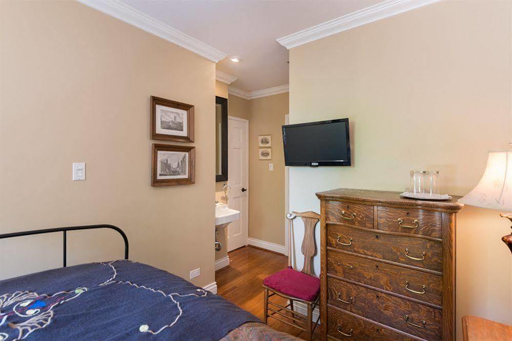 The English Bay Inn لانغلي المظهر الخارجي الصورة